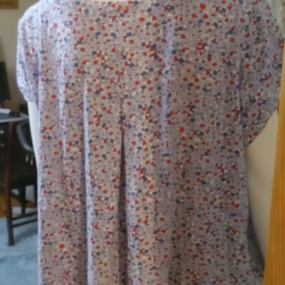 Flowered shirt - Picture 2 of 3